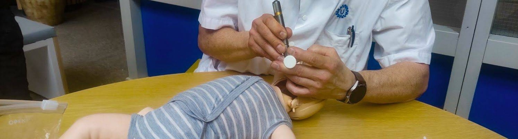 Reanimatiepop HAN-student succesvol getest in kinderziekenhuis