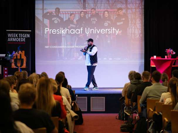 Foto's van de Week tegen Armoede, Symposium een breekbaar bestaan van zeker naar onzeker