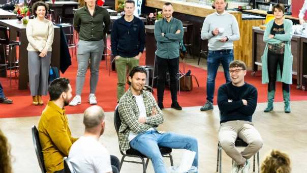 Foto kringgesprek MMI in de NEC lounge. Ideeën werden gepresenteerd