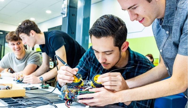 Embedded Systems Engineering studeer je aan de HAN