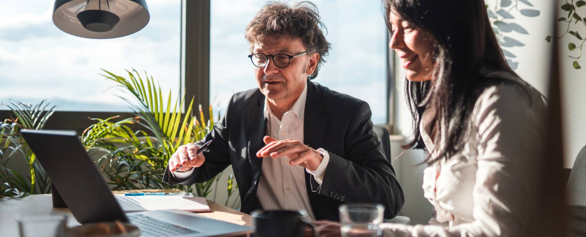 Integraal adviseur MKB in gesprek met mkb-ondernemer.
