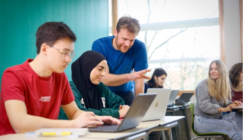 HAN Academie Educatie, Pabo, Pabo-ALO, ALPO, voltijd en deeltijd, pabo docent geeft instructie aan studenten, 2024