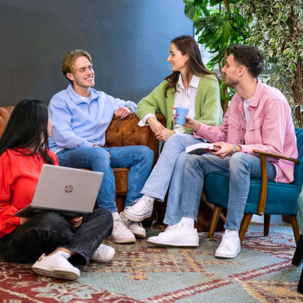 Studenten Duits kletsen samen