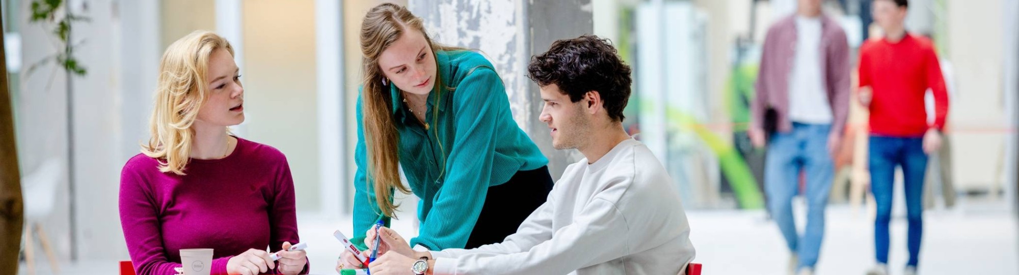 Studenten in IPKW aan het werk en in gesprek. Master Circulaire Economie 2024.