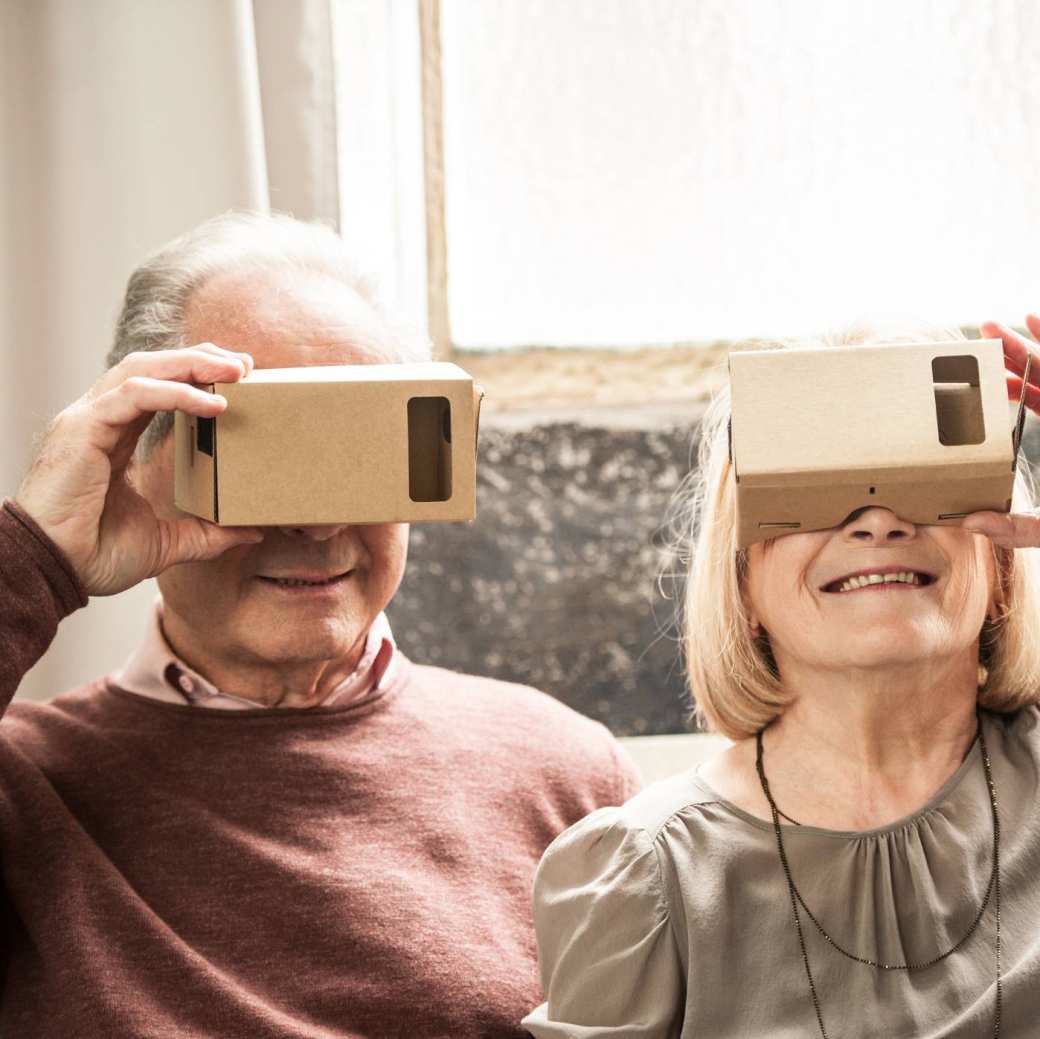 oudere mensen virtual reality bril