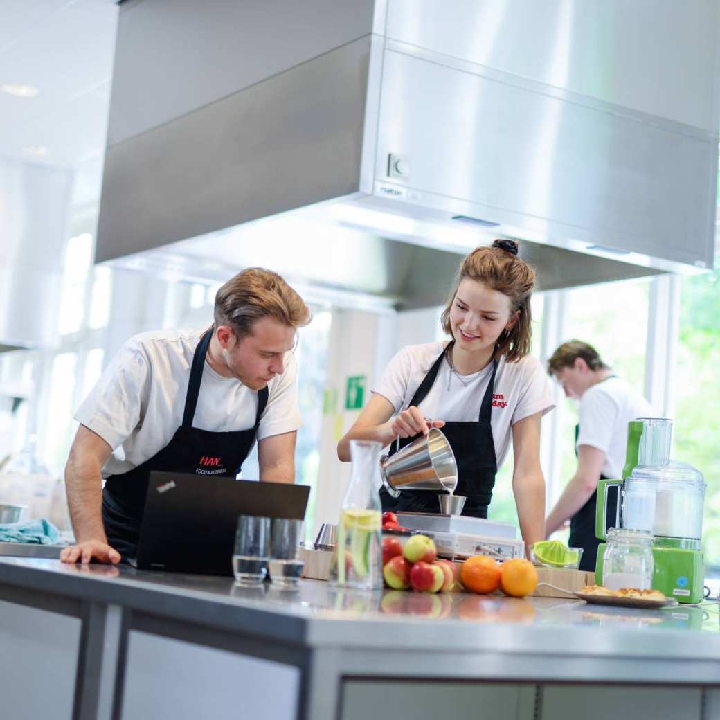 Studenten in de Creative Kitchen