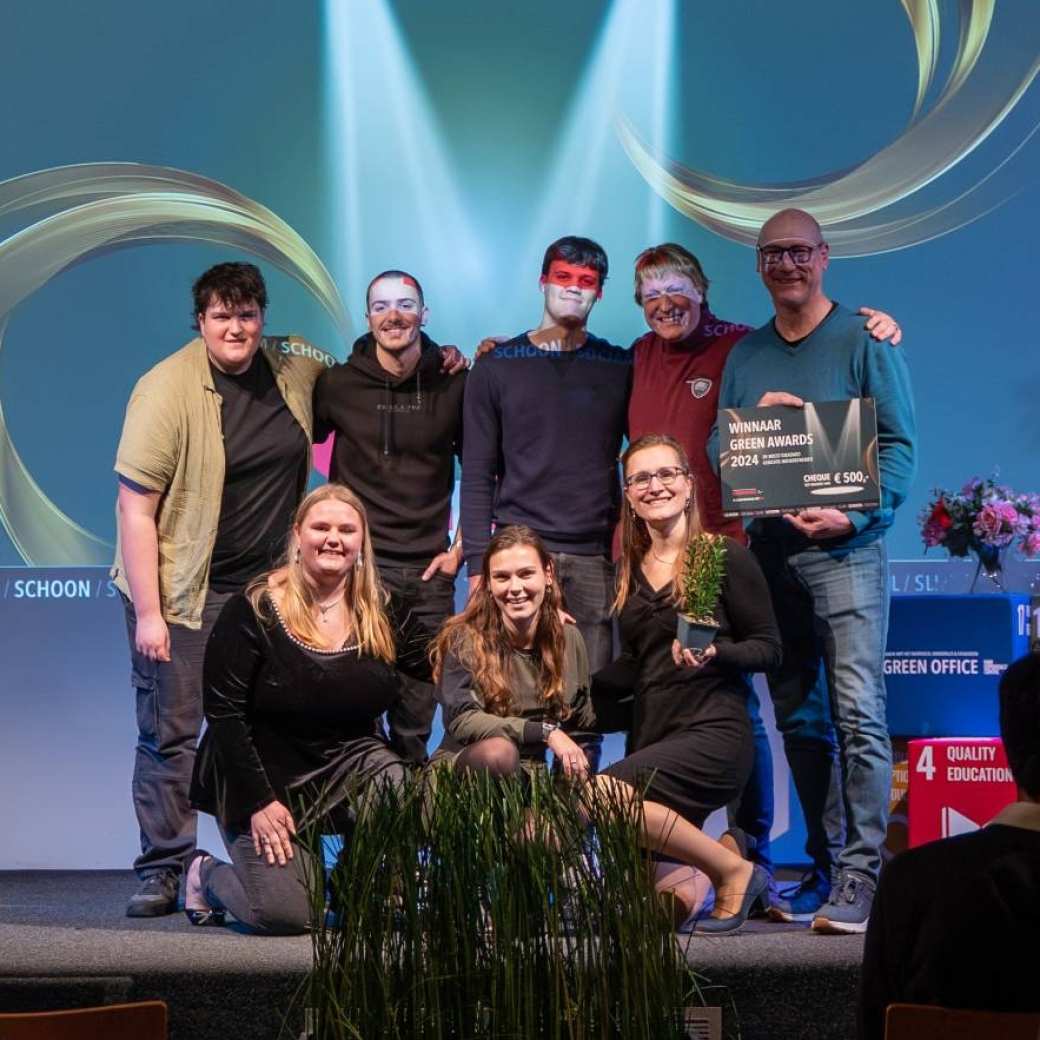 SEECE Energietalent neemt de HAN Green Award in ontvangst voor meest toekomstgerichte initiatiefnemer