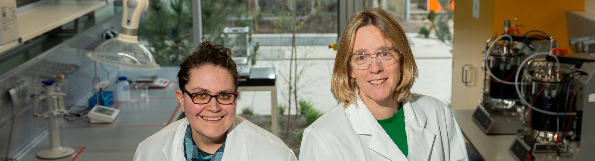 Anne Selten en Richele Wind in het nieuwe HAN BioCentre-lab in Connectr Arnhem