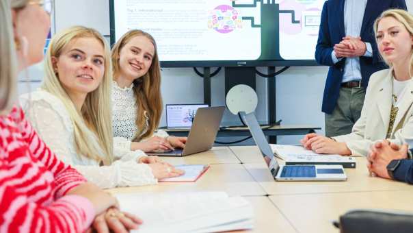 studenten hbo human resource management in de klas