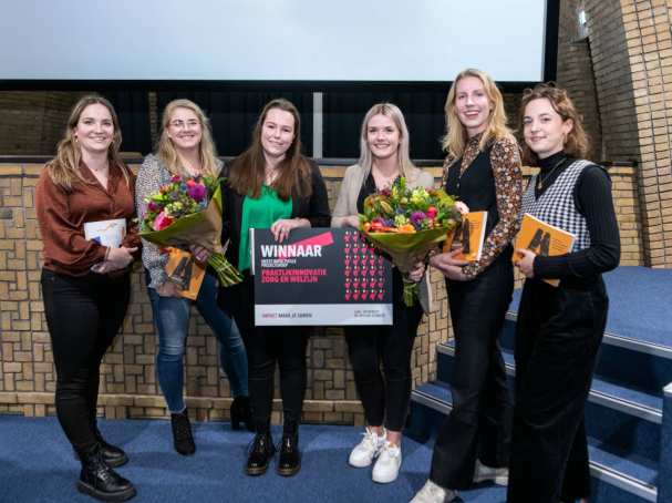 Genomineerden van de publieksprijs PZW Astrid Faber en Simone van Breda, Demi Delleman, Anke van Dinther, Anniek van Kregten, Isabel Beenhakker.