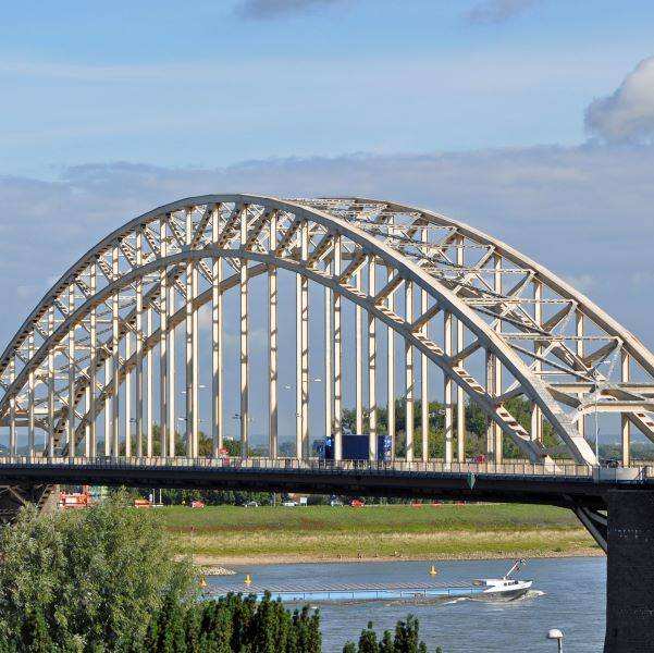 waalbrug bij Nijmegen