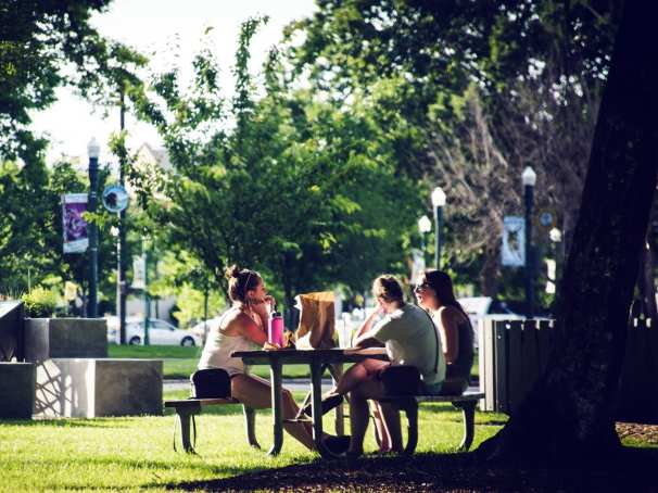 Mensen in park, plekken van verbinding