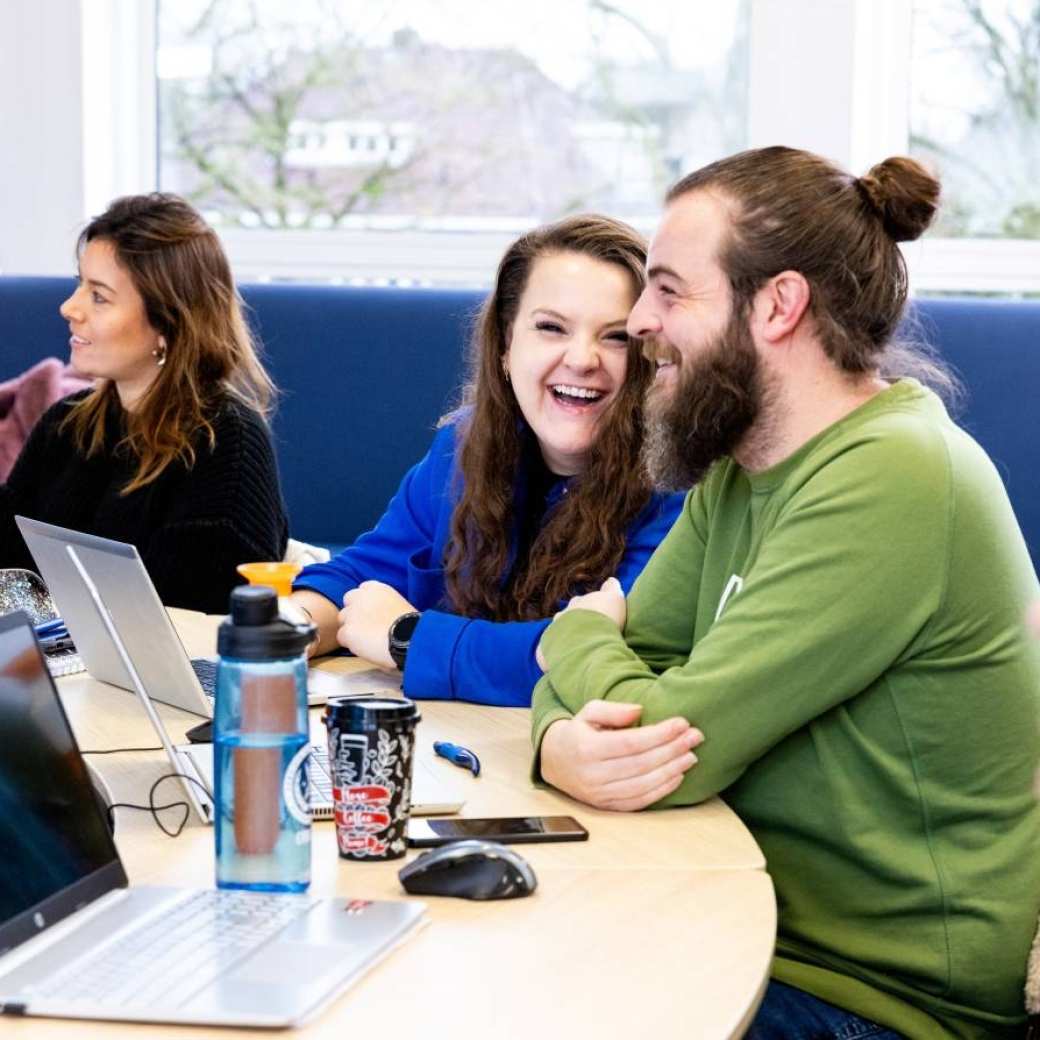 AMM LLO Dennis en Anne lachen tijdens les