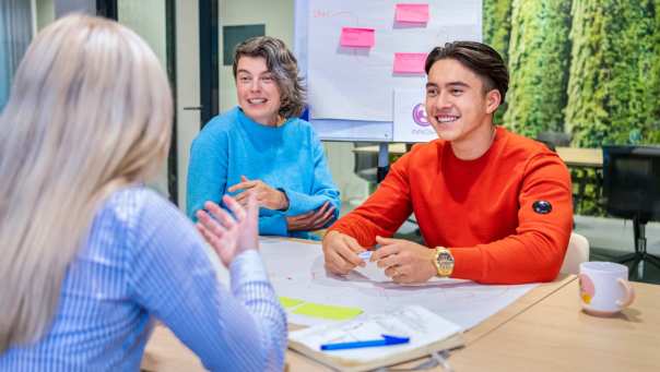 innovation studenten en coaches aan het werk