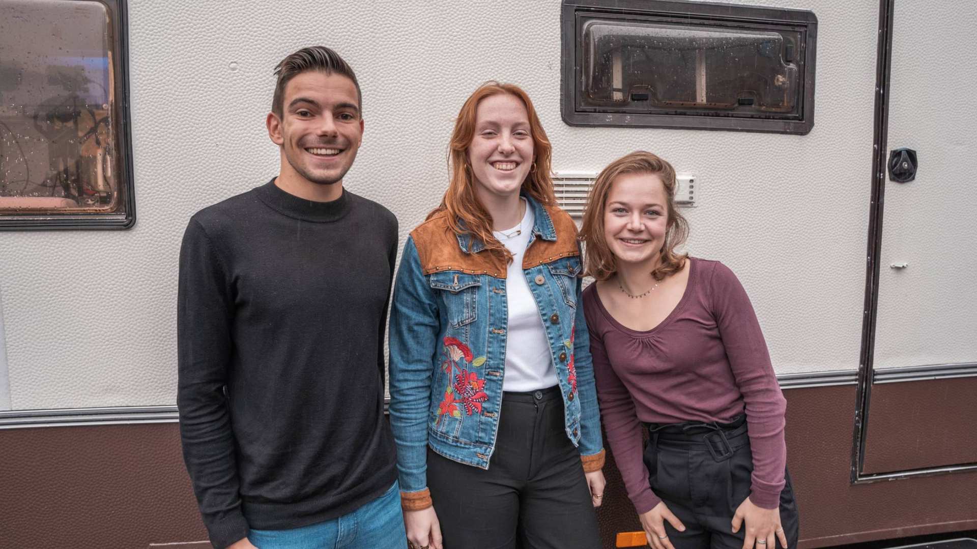 Studenten gaan in gesprek met Eva over de opleiding Pabo-ALO.