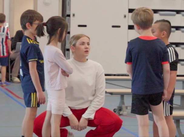 alo alumna ymke janssen vertelt over haar werk als gymdocent bij een basisschool