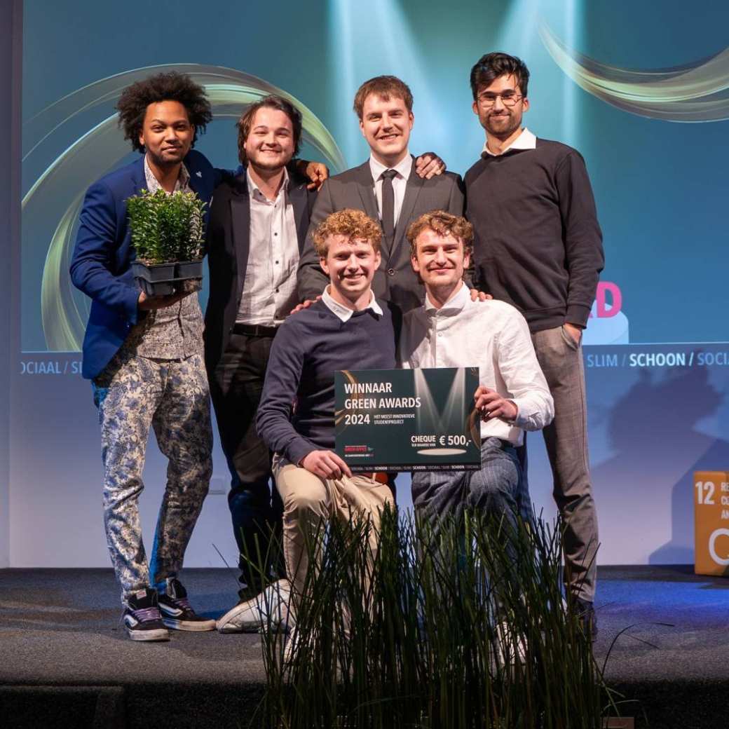 Zes studenten van Bureau Shadowboard neemt de HAN Green Award in ontvangst voor meest innovatieve studentenproject