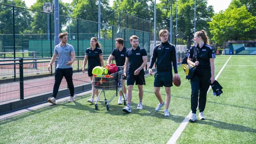 sport sportkunde alo studenten en docent in leslokaal of sportveld 2024