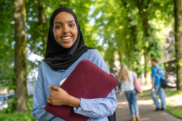 student met hoofddoek nieuw in nederland