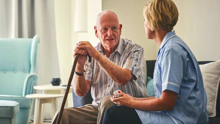 ouderenzorg met patient