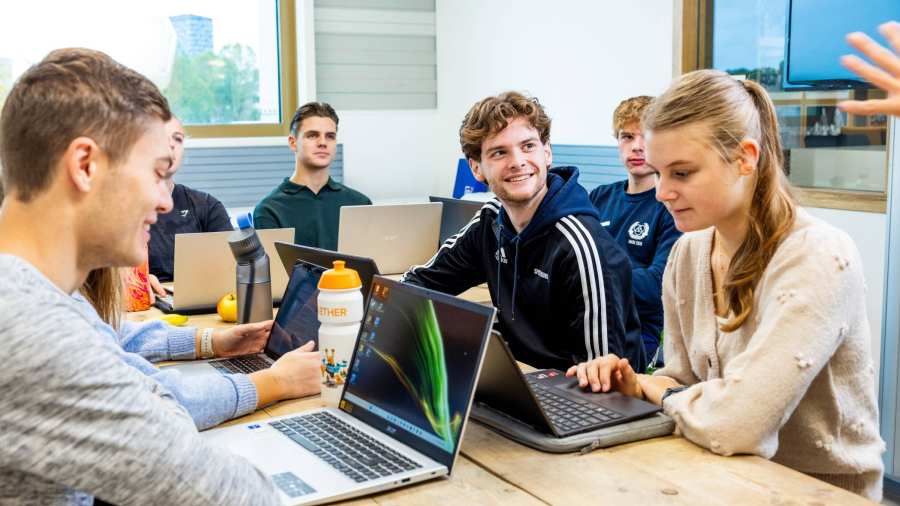 sportkunde sportqube studenten aan het werk1 2023