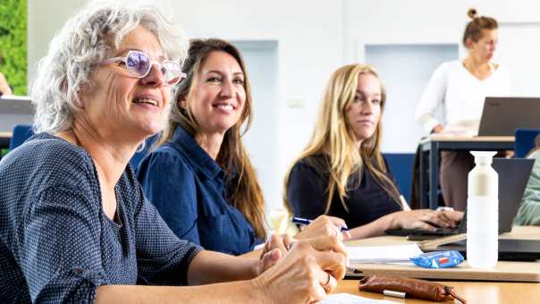 Studenten van de master pedagogiek volgen een les op de groenewoudseweg