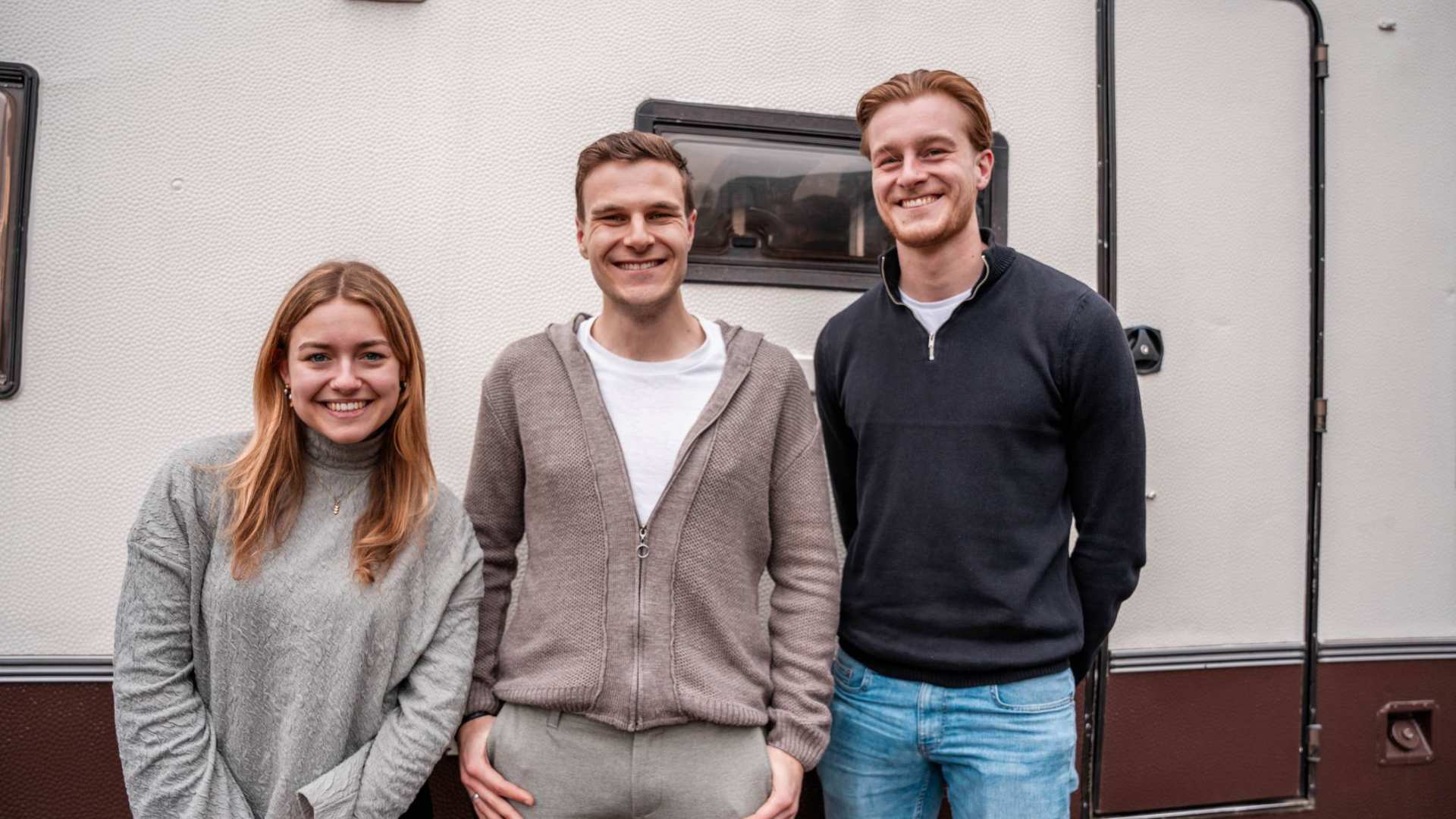 3 studenten van de opleiding HRM voor de campus camper