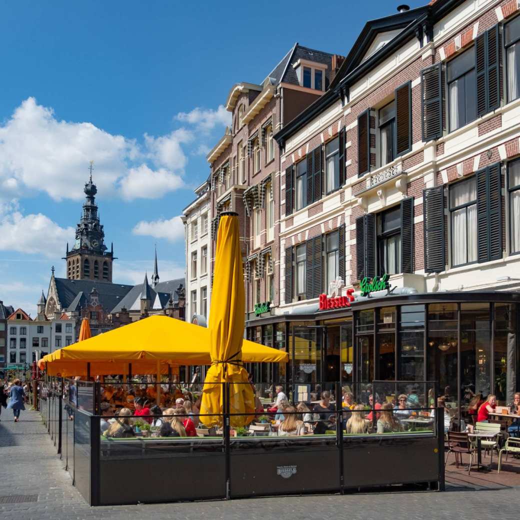 Nijmegen terrasjes op Grote Markt