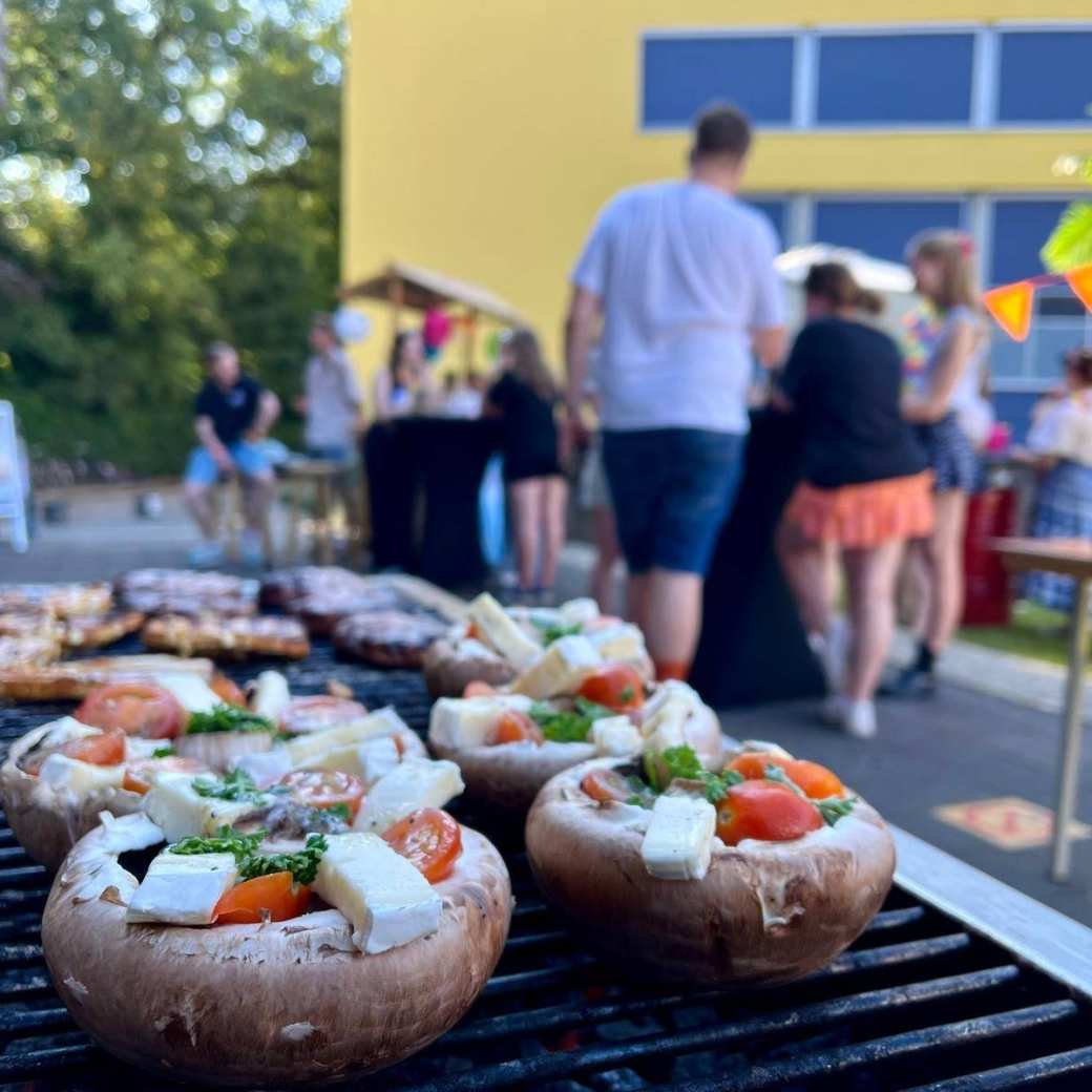 Foto van het eten op de barbecue bij de Summer Vibe BBQ