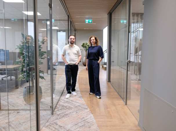 Bas Roes en Suzanne Peeters op het kantoor van Bol Adviseurs in Boxtel.