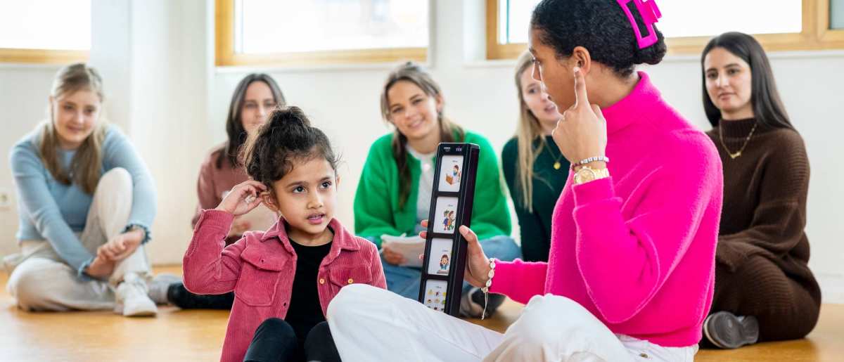 Logopedie les met kind en studenten