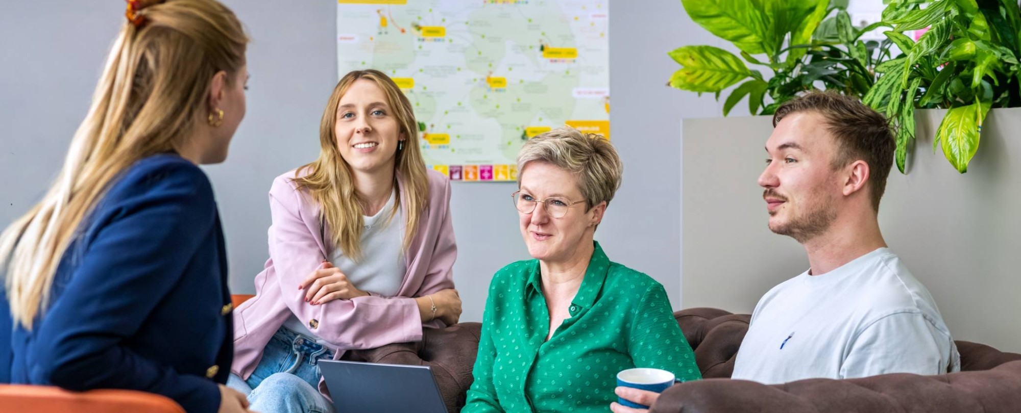 Vier vrouwen overleggen