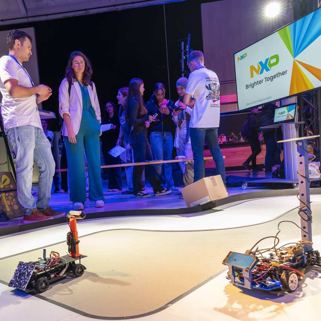 De NXP Cup is een jaarlijkse wedstrijd waarin studenten Embedded Systems worden uitgedaagd om zelf een zelfrijdende auto te bouwen.