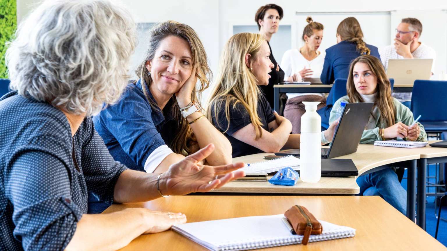 Studenten van de master pedagogiek volgen een les op de groenewoudseweg