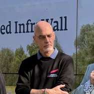 3 april 2025 werd de eerste versie van de InfraWall geopend langs de A348. Gedeputeerde Ruitenberg van de Provincie Gelderland en Mark Hofman van de Verschilmakerij en Sjoerd Timmermans van de Academie Engineering en Automotive openden hem samen. Studenten ging na afloop ook nog in gesprek met de Gedeputeerde.