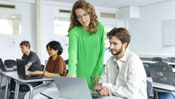 Student krijgt een extra training aan de HAN