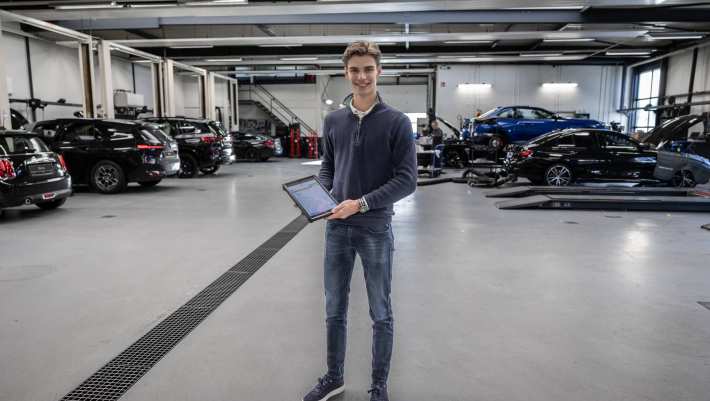 Sem Eelderink studeert aan de HAN in Arnhem. Hij heeft een passie voor auto's die verder gaat dan een hobby. Zijn liefde voor BMW is zo groot dat hij er zijn studie en carrière aan heeft gewijd.