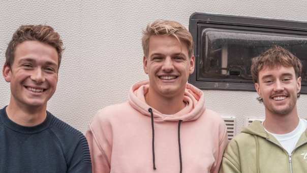 3 studenten Sportkunde voor de Campus Camper