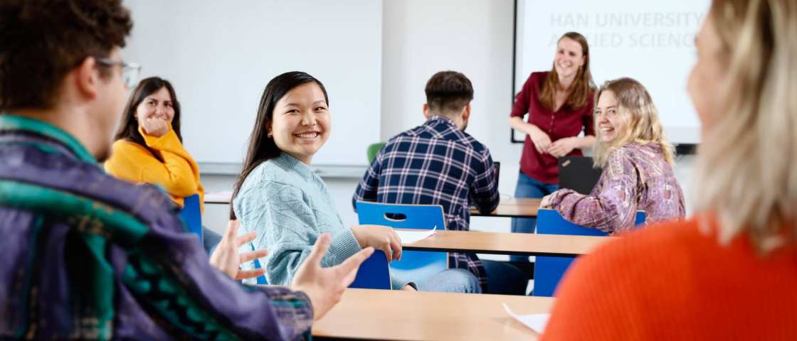 Docent voor een klas internationale studenten