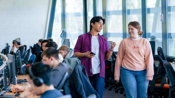 International students walking around the library of the Arnhem campus at HAN University of Applied Sciences.