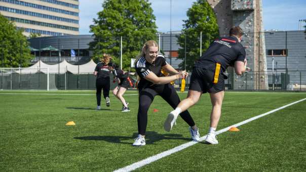 sport sportkunde alo studenten en docent in leslokaal of sportveld 2024