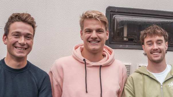 3 studenten Sportkunde voor de Campus Camper