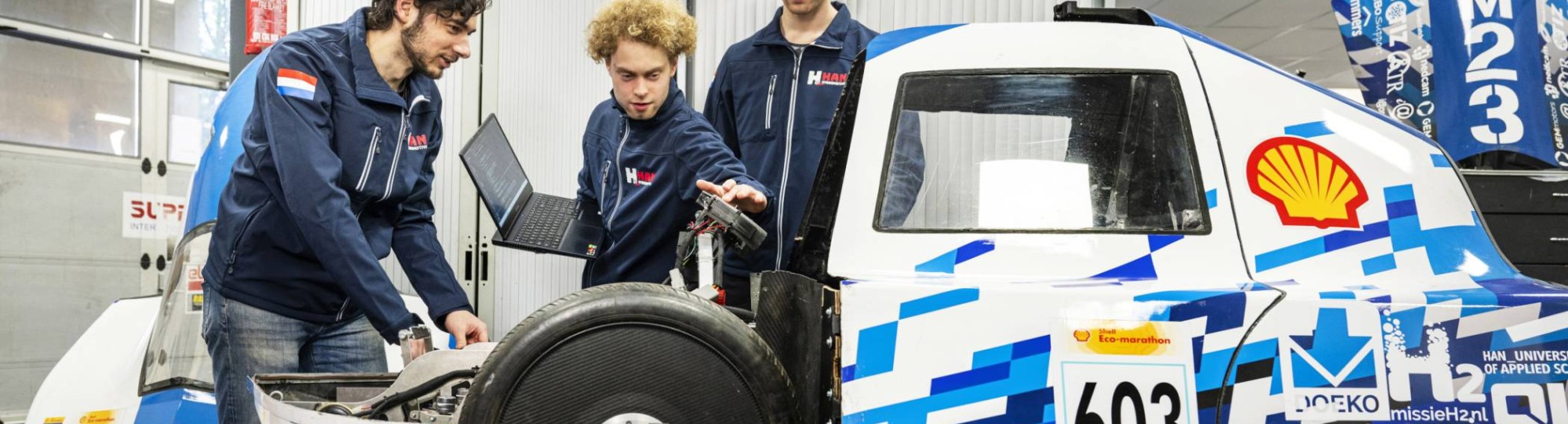 Studenten HAN Hydromotive werken aan hun zuinige stadsauto