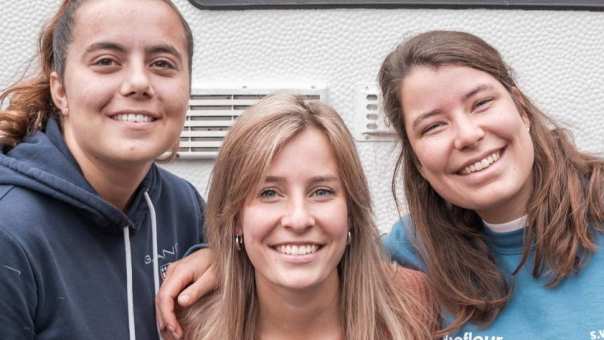 3 studenten Verpleegkunde voor de Campus Camper