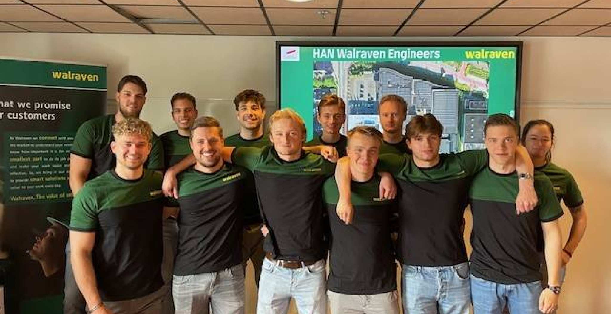 Foto van studententeam bij Van Walraven