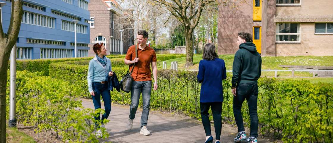 Learning & Development deeltijd, laan van scheut 10, lopen, praten, overleggen, student en docent, 2022