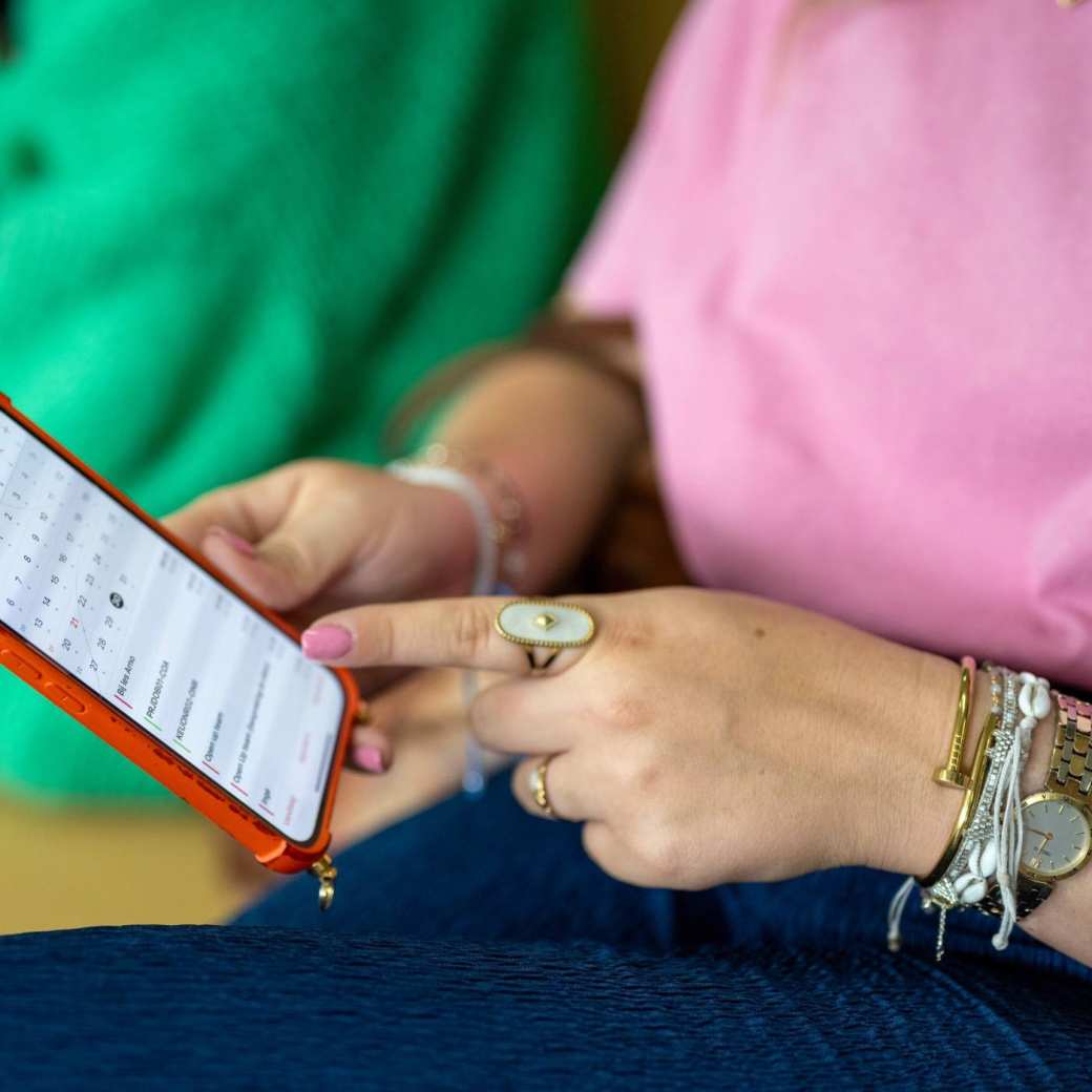 Student zoekt op telefoon contact met ASK HAN