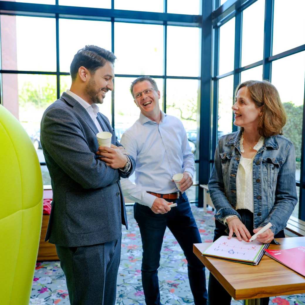 Deelnemer master Human Capital Innovatie aan het werk op laptop