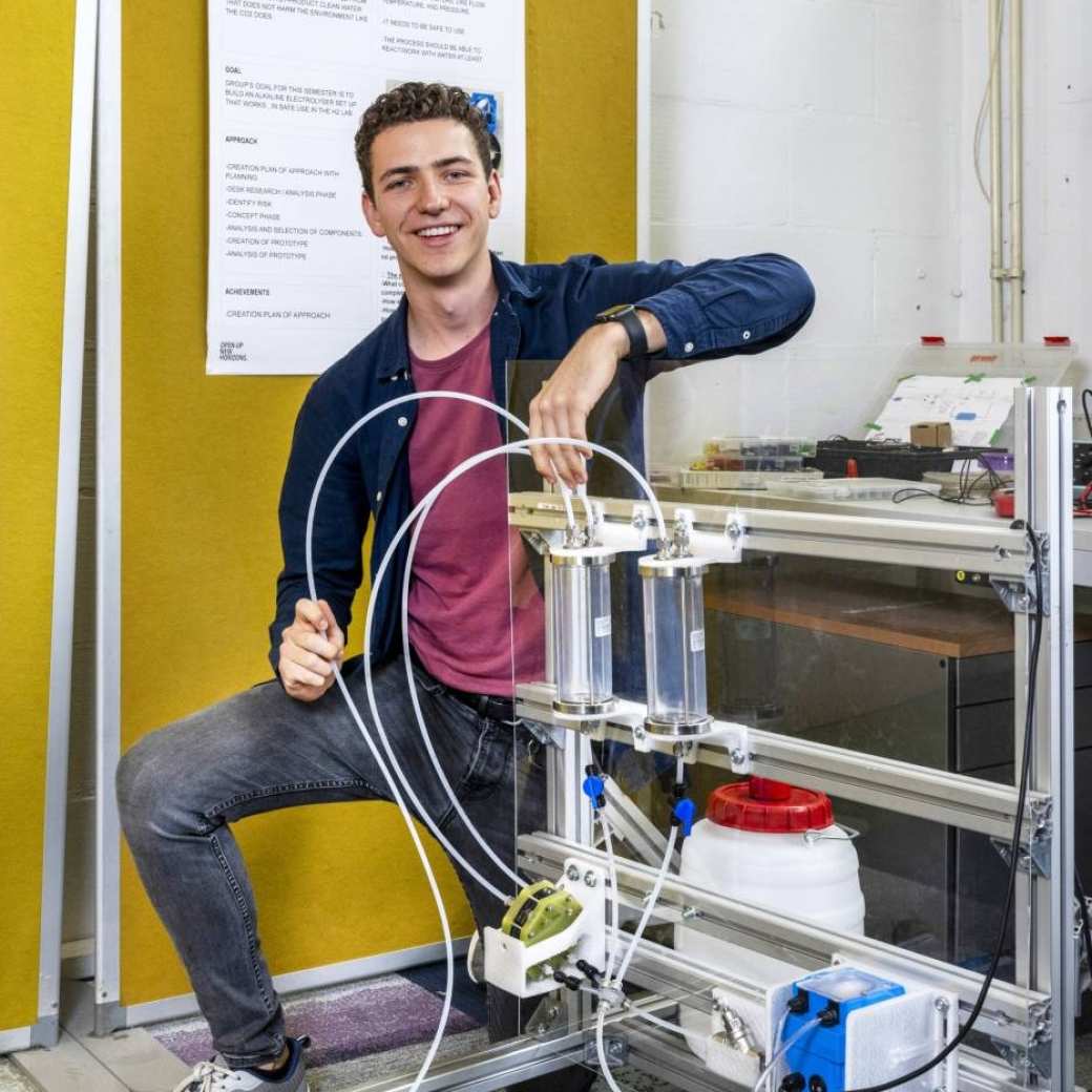 HAN engineering student in hydrogen lab