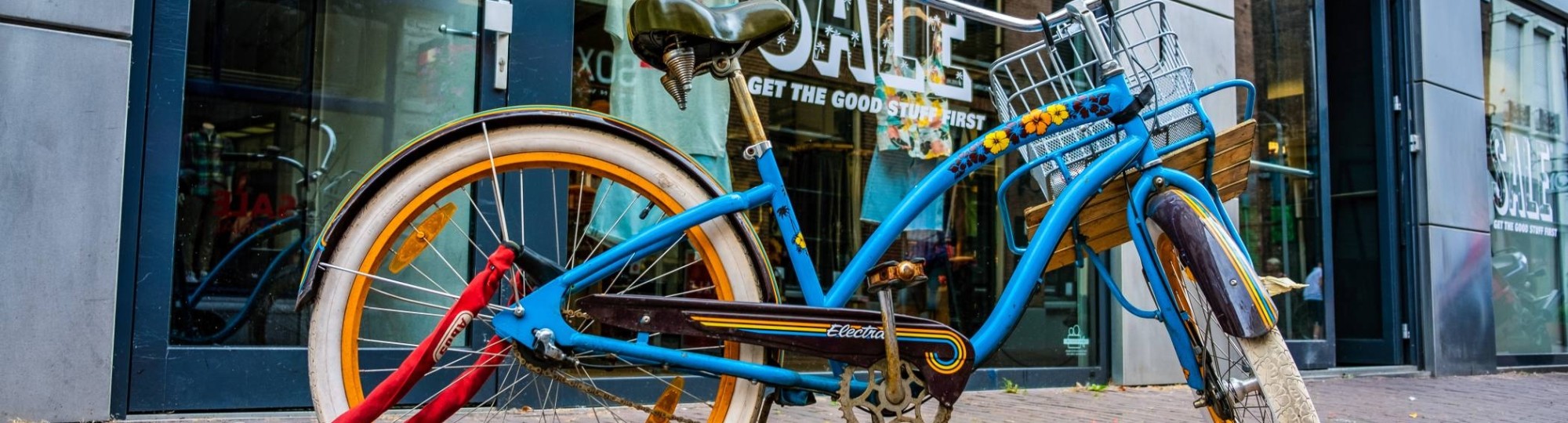 Arnhem fiets in winkelstraat